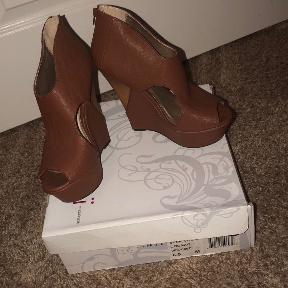 Brown wedge heels